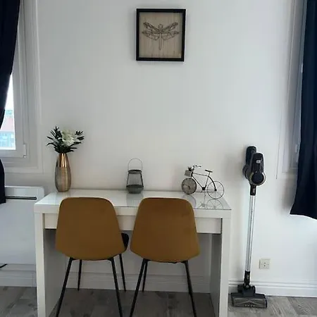 Apartment T1, Parking Prive, Proche Gare Moulins (Allier)